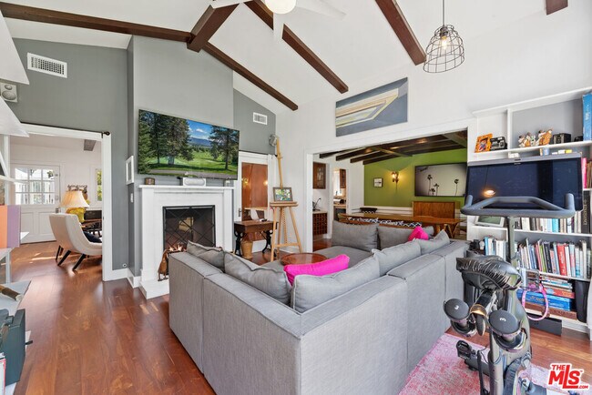 Photo - 10521 Cushdon Ave