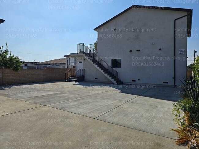 Building Photo - Newly constructed upstairs 2 bedrooms and ... Rental