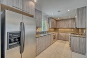 Photo - 20516 Clark St
