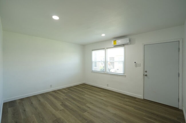 Photo - Dracaea Avenue Unit 21861