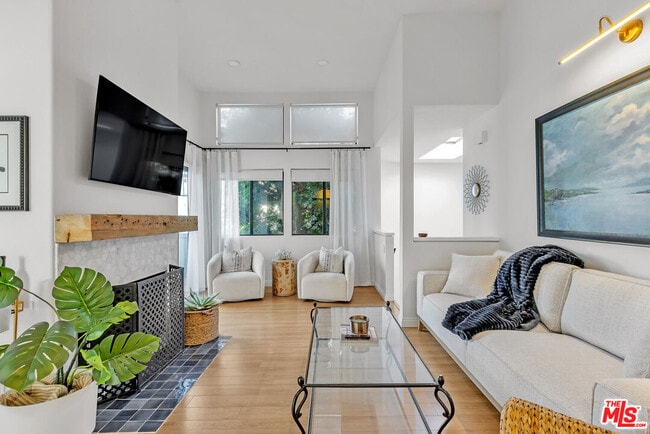 Photo - 2336 Elden Ave