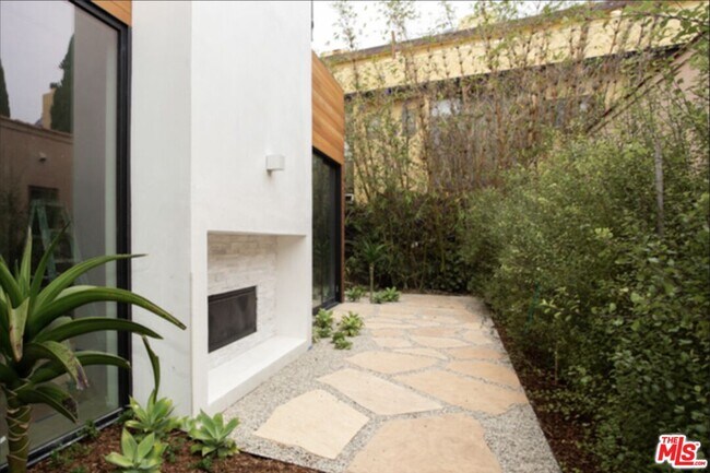 Photo - 1033 1/2 Grant St