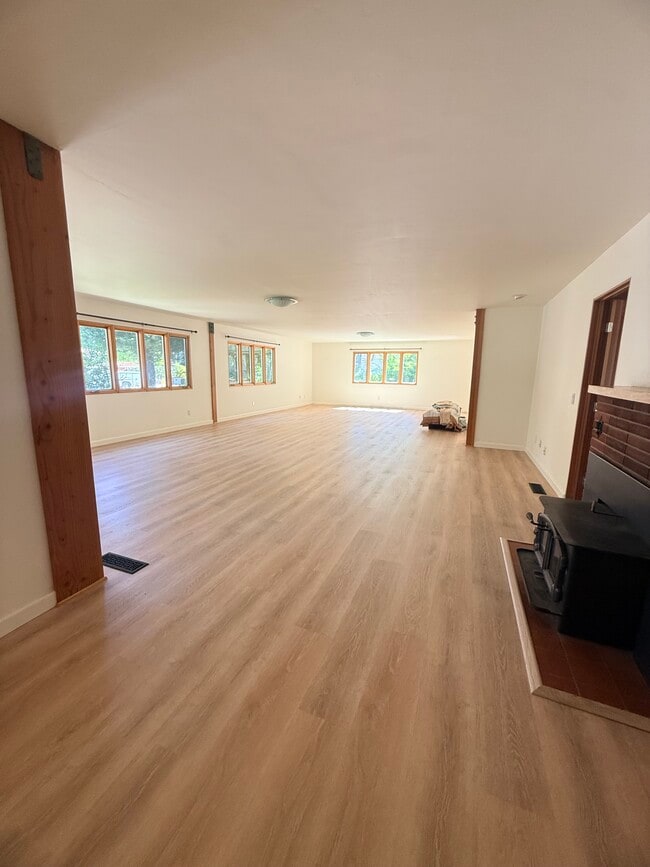 Photo - 1646 Maple Ave