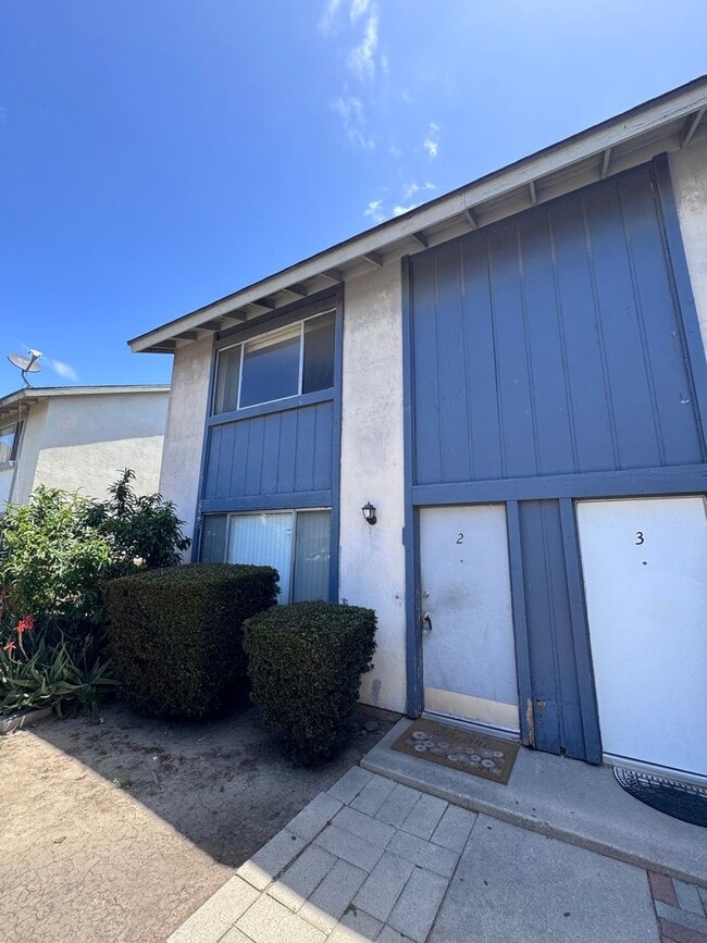 Building Photo - 2 Bedroom 1.5 Bath Attached unit available