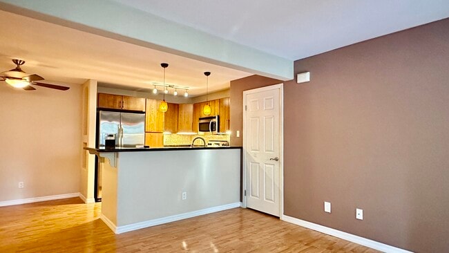 Building Photo - 5404 Balboa Arms Dr Unit 354