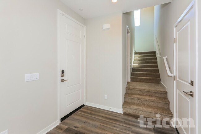 Photo - 31717 Luther Dr