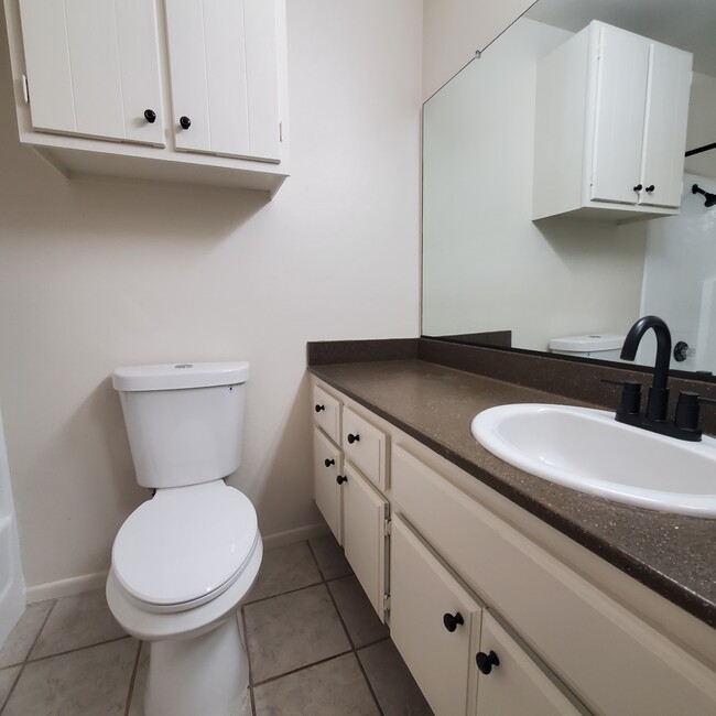 Bath - 351 N Ford Ave Unit #212