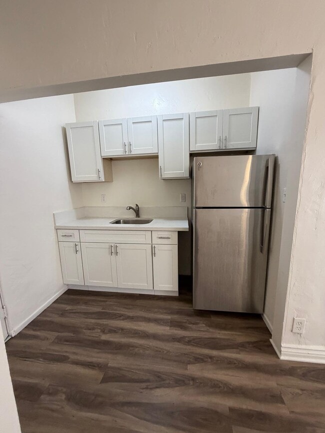 Photo - 111 S Manhattan Pl Unit 206