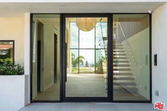 Photo - 2501 Banyan Dr