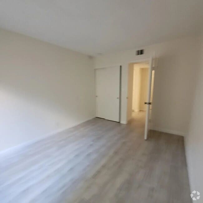 Building Photo - 18427 Vincennes St Unit 5 Rental