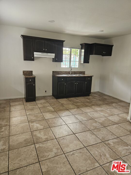 Photo - 4044 Woodlawn Ave