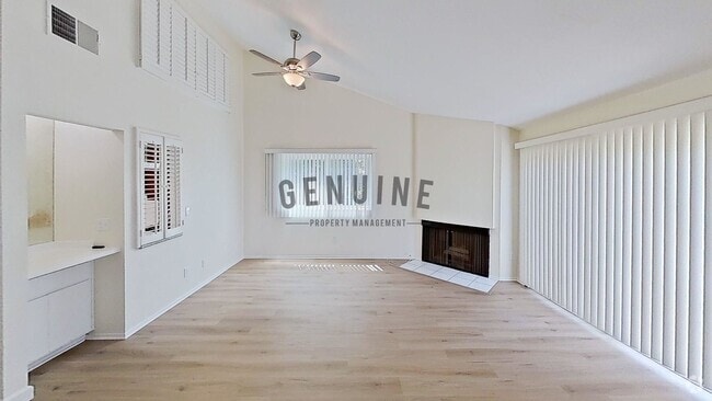 Building Photo - Upstairs Spacious 1Bd Condo w/attached Garage
