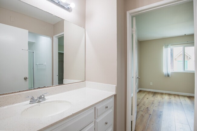 Photo - Van Nuys Apartments