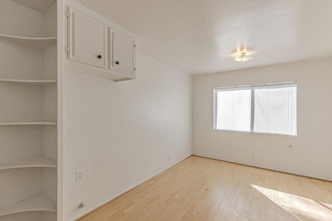 Photo - 232 E Lancaster Blvd