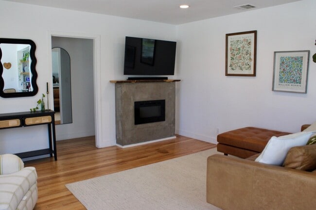 Photo - 5922 Greentop St