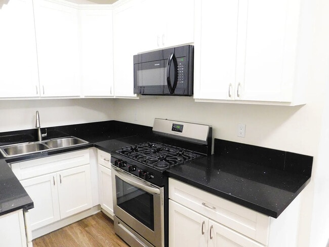 Photo - Magnolia Gardens