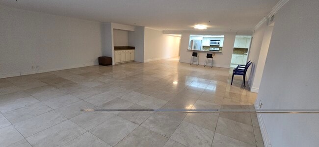 Building Photo - 10660 Wilshire Blvd Unit 309