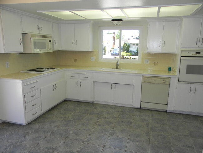 Photo - 1333 E Orange Grove Ave