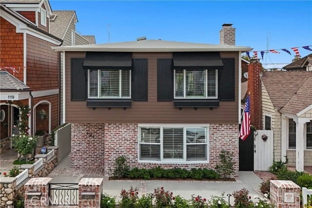 Building Photo - 121 Topaz Ave