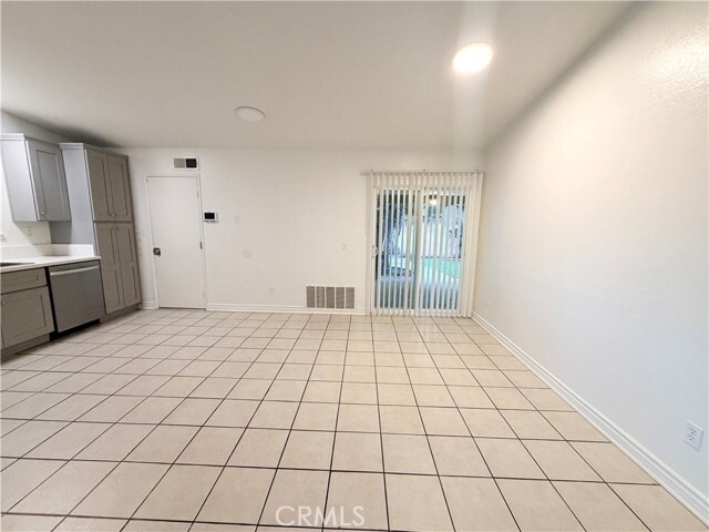 Photo - 9668 Hemlock St