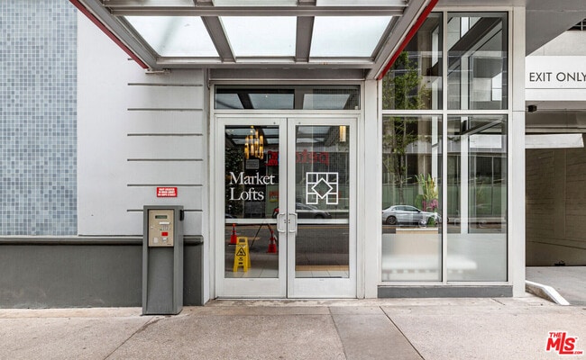 Photo - 645 W 9th St Unit 422