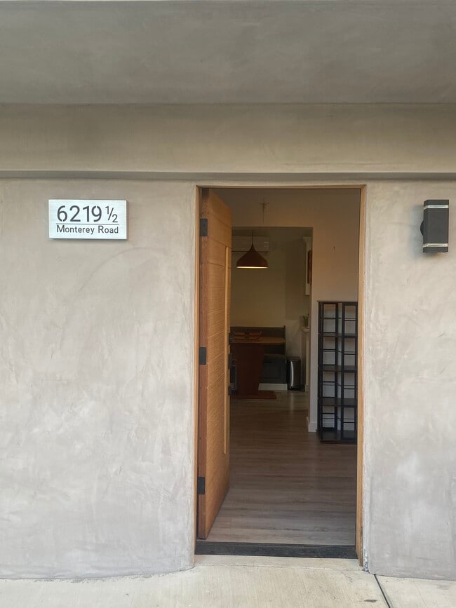 Building Photo - 6219 1/2 Monterey Rd