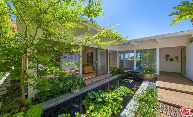 Building Photo - 1644 Marmont Ave