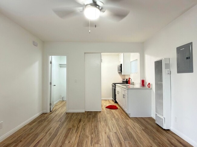 Building Photo - LB0167 Unit 169 1/2  E 67th St