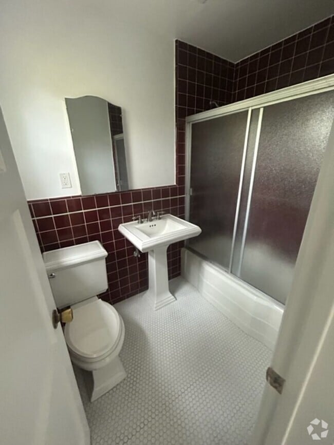 Building Photo - Cloverfield Unit A Rental