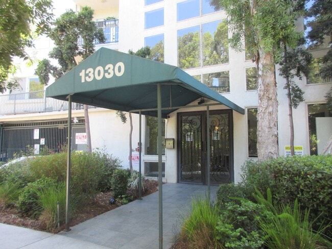 Building Photo - Beautiful Condo in the heart of Studio City Unit 119
