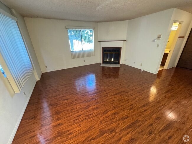 Building Photo - 4268 Beverly Glen Blvd Unit 1 Rental