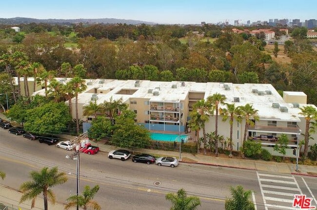 Building Photo - 330 S Barrington Ave Unit 210