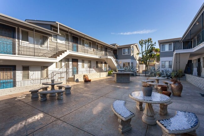 Photo - Talmadge Pacific Apartments