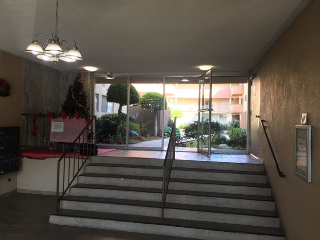 Building Photo - 805 Glenway Dr Unit 217