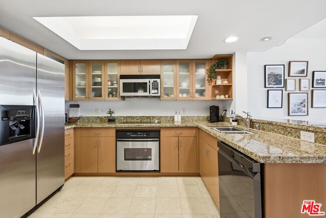 Photo - 13700 Marina Pointe Dr Unit 910