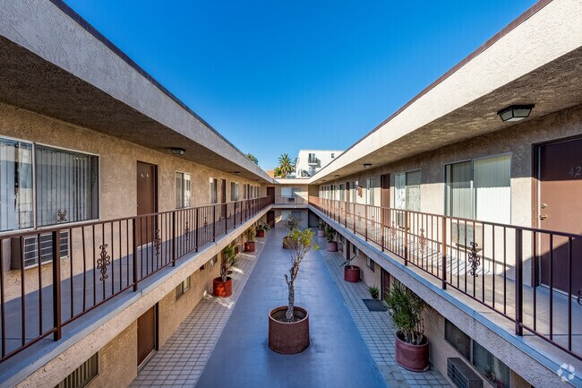 North Madison Apartments - Los Angeles, CA | WestsideRentals.com