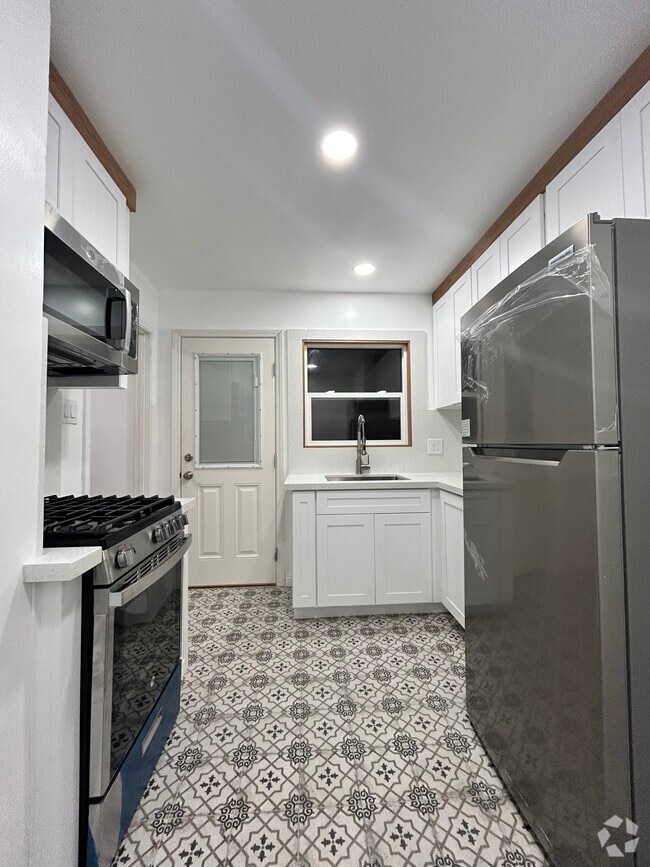 Building Photo - 1537 Freeman Ave Rental