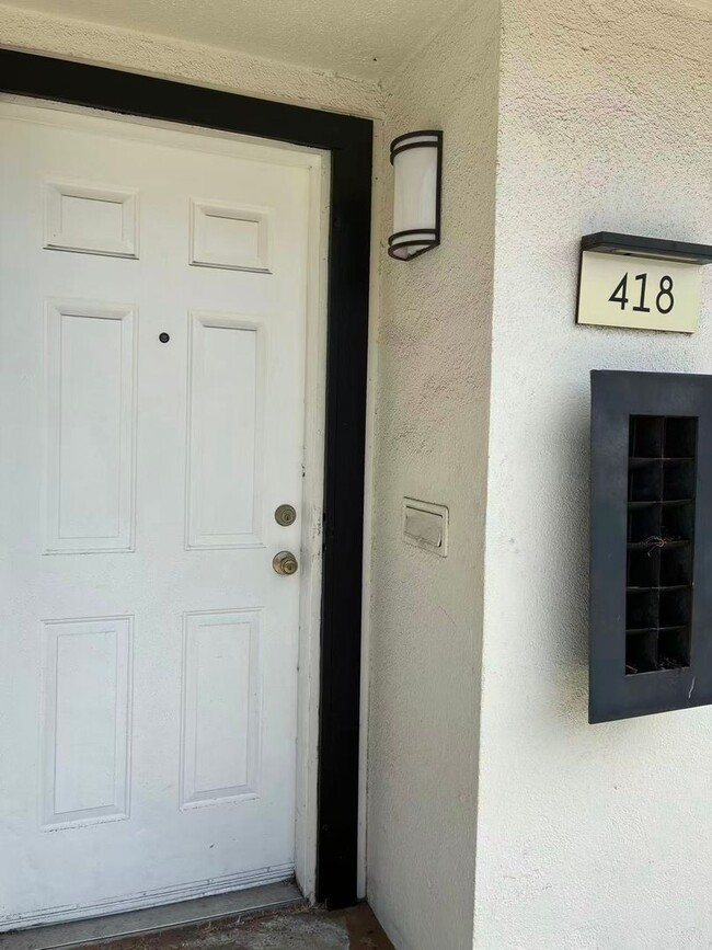 Building Photo - 418 Almond Ave Unit 418