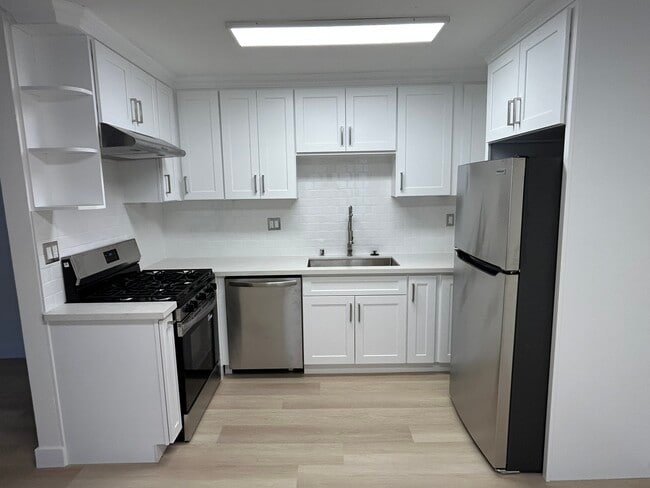 Photo - 4415 W 170th St