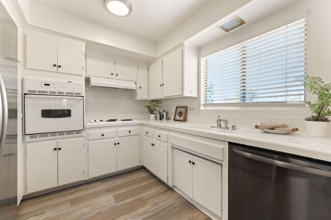 Photo - 972 E California Blvd