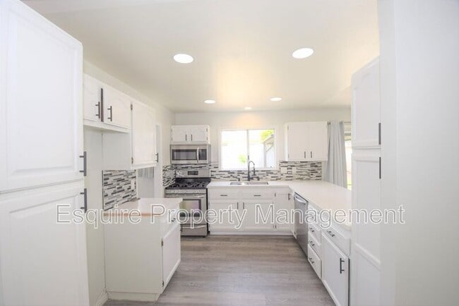 Photo - 2675 Munson St