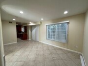 Photo - Upgraded 3+2.5 end unit w/attached garage ... House