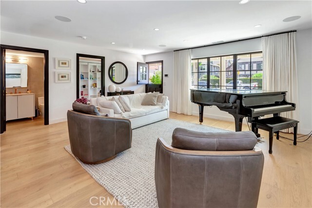 Photo - 418 E 16th St