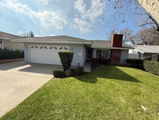 Building Photo - Charming Single-Story 3-Bedroom Home in Newhall!