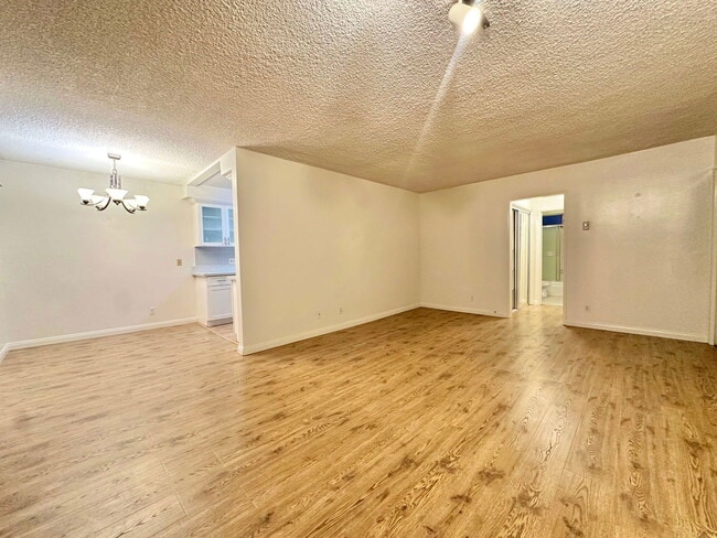 Building Photo - 12029 Goshen Ave Unit 3