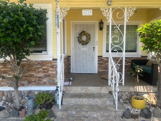 Photo - Charming 3 Bedroom 2 Bathroom, Long Beach Home for Lease!