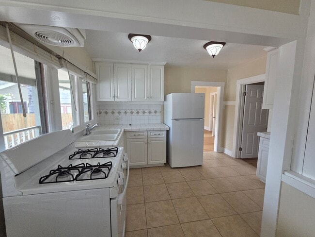 Photo - 821 Raymond Ave