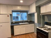 Kitchen - 1022 N Evergreen Ave