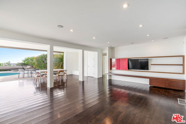 Photo - 686 Enchanted Way