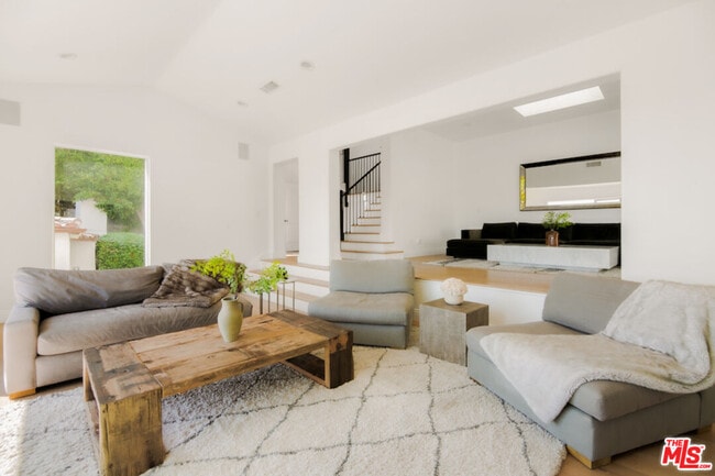 Photo - 8417 Harold Way